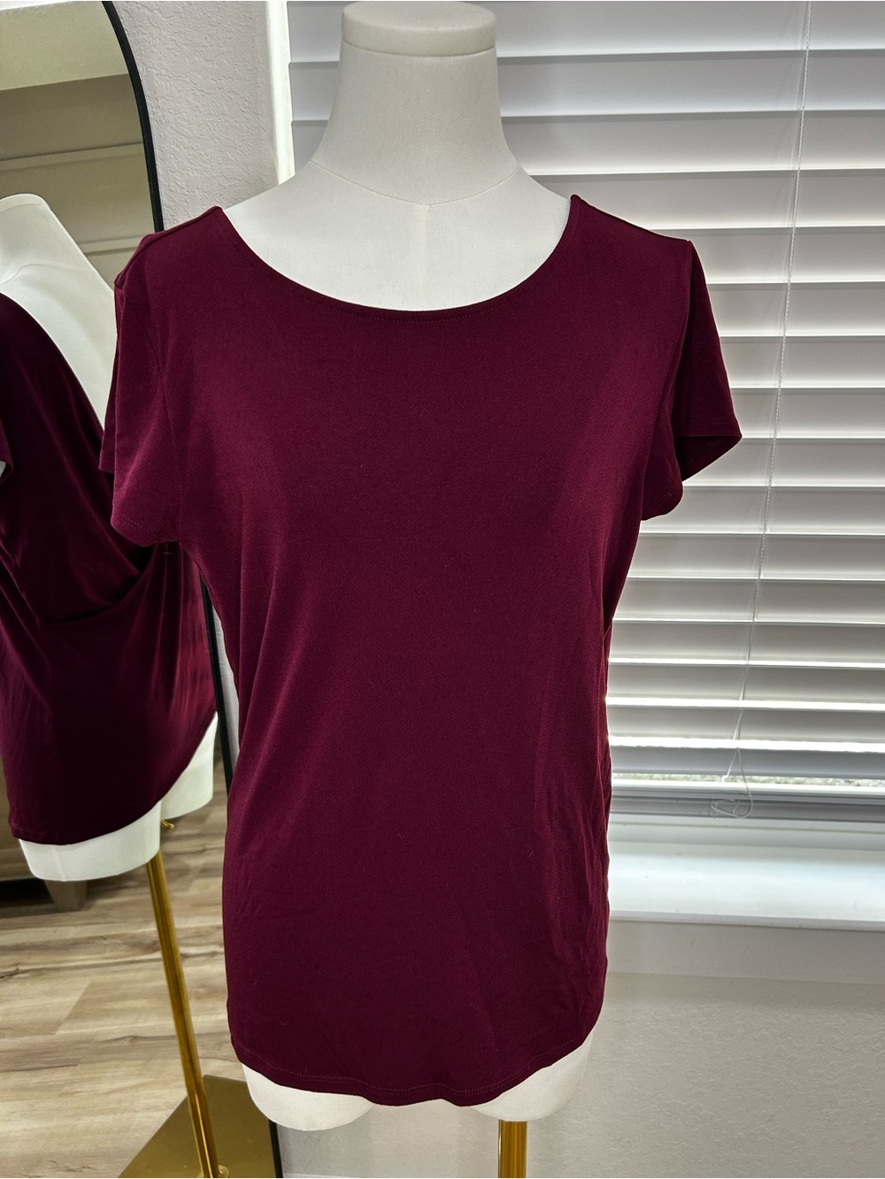 Express Scoop Neck Short Sleeve Tee in Burgundy